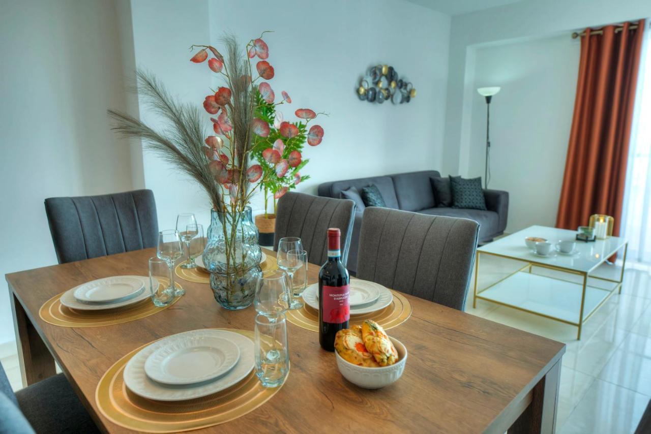 Seafront Beautifully Furnished 2 Bedrooms Gogzr-3 Gzira Eksteriør bilde