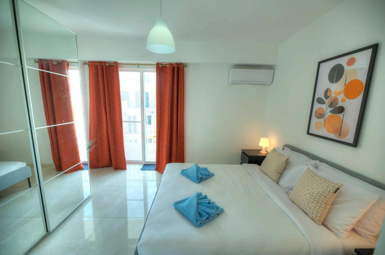 Seafront Beautifully Furnished 2 Bedrooms Gogzr-3 Gzira Eksteriør bilde
