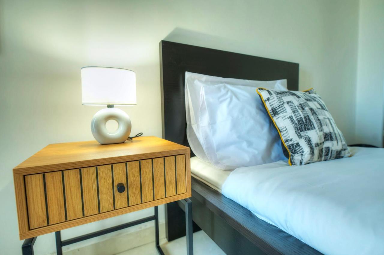 Seafront Beautifully Furnished 2 Bedrooms Gogzr-3 Gzira Eksteriør bilde