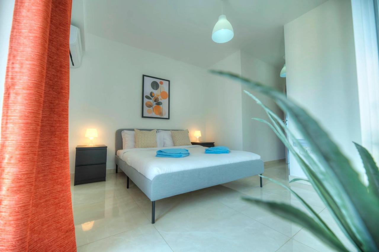 Seafront Beautifully Furnished 2 Bedrooms Gogzr-3 Gzira Eksteriør bilde