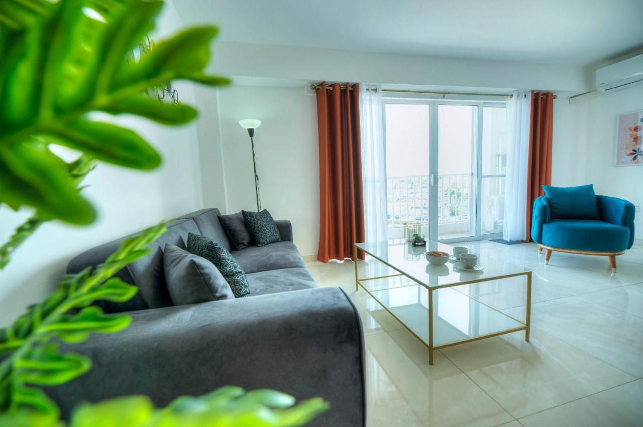 Seafront Beautifully Furnished 2 Bedrooms Gogzr-3 Gzira Eksteriør bilde