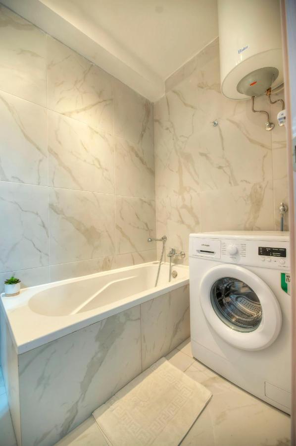 Seafront Beautifully Furnished 2 Bedrooms Gogzr-3 Gzira Eksteriør bilde