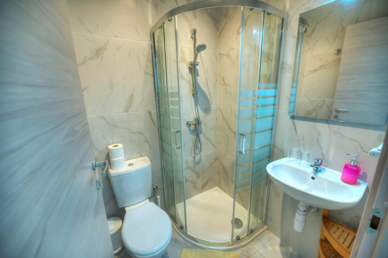 Seafront Beautifully Furnished 2 Bedrooms Gogzr-3 Gzira Eksteriør bilde