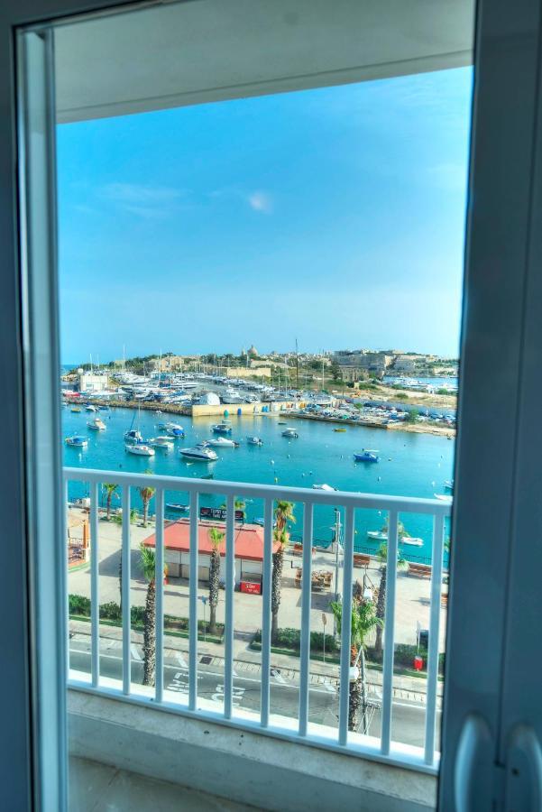 Seafront Beautifully Furnished 2 Bedrooms Gogzr-3 Gzira Eksteriør bilde